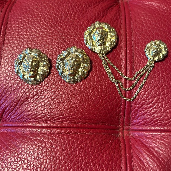 Not Labeled Jewelry - Vintage huge runway goldtone lion head pierced earrings and matching pin